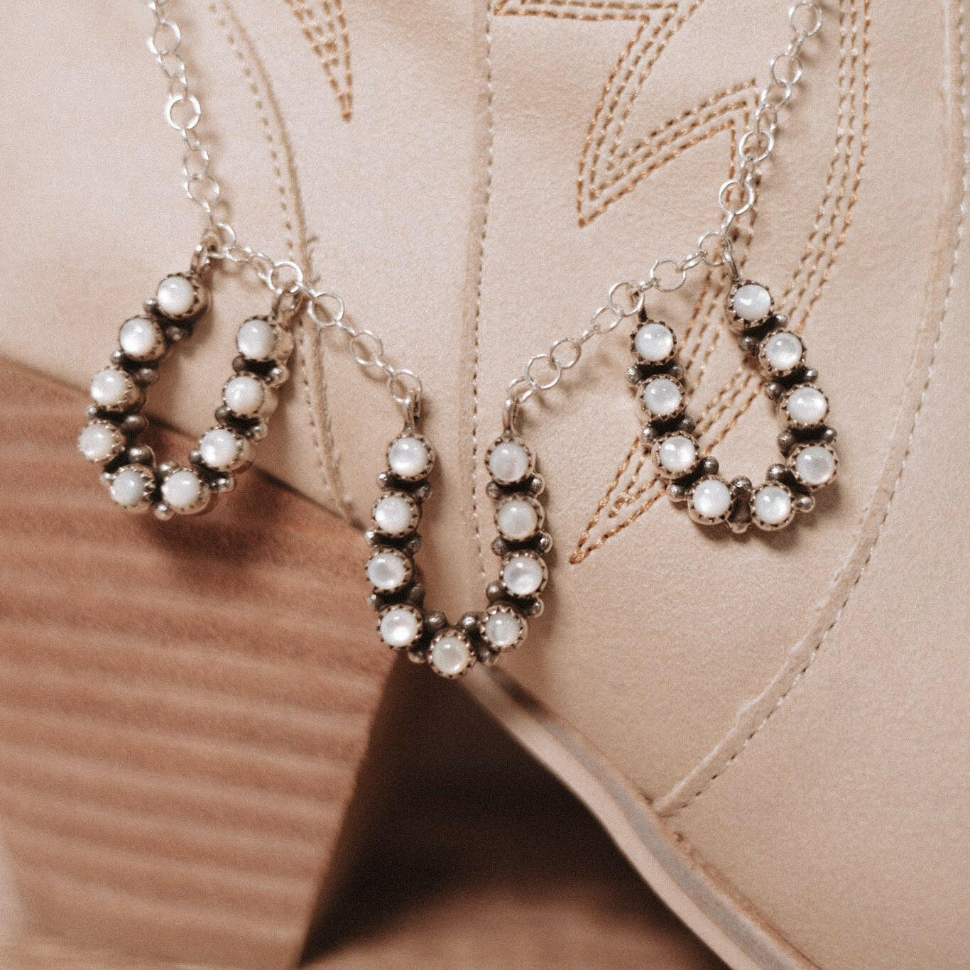 Horseshoe Trio Stone Necklaces-Chain Necklaces-Krush Kandy, Women's Online Fashion Boutique Located in Phoenix, Arizona (Scottsdale Area)