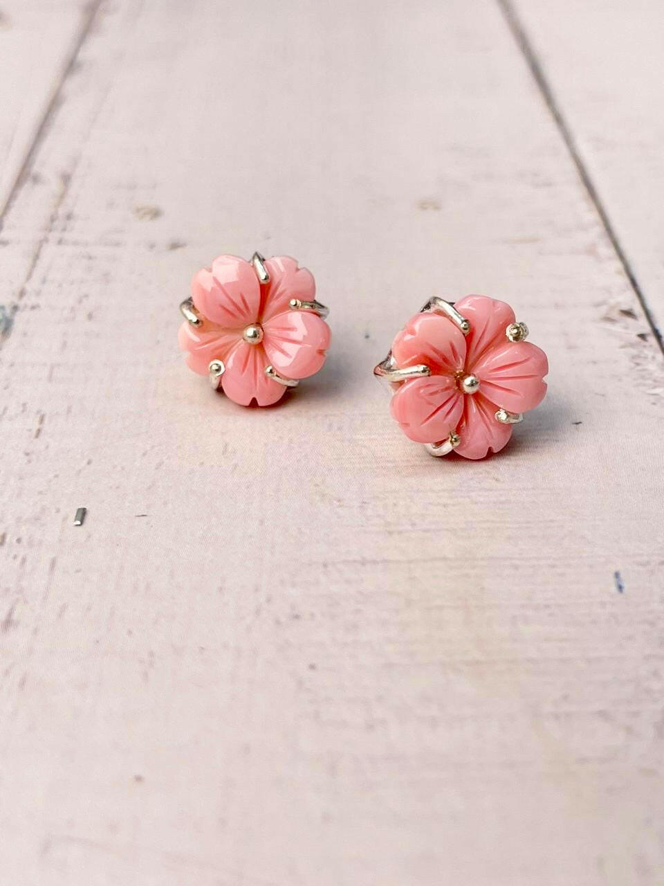 Pink Conch Floral Stud Earrings-Earrings-Krush Kandy, Women's Online Fashion Boutique Located in Phoenix, Arizona (Scottsdale Area)