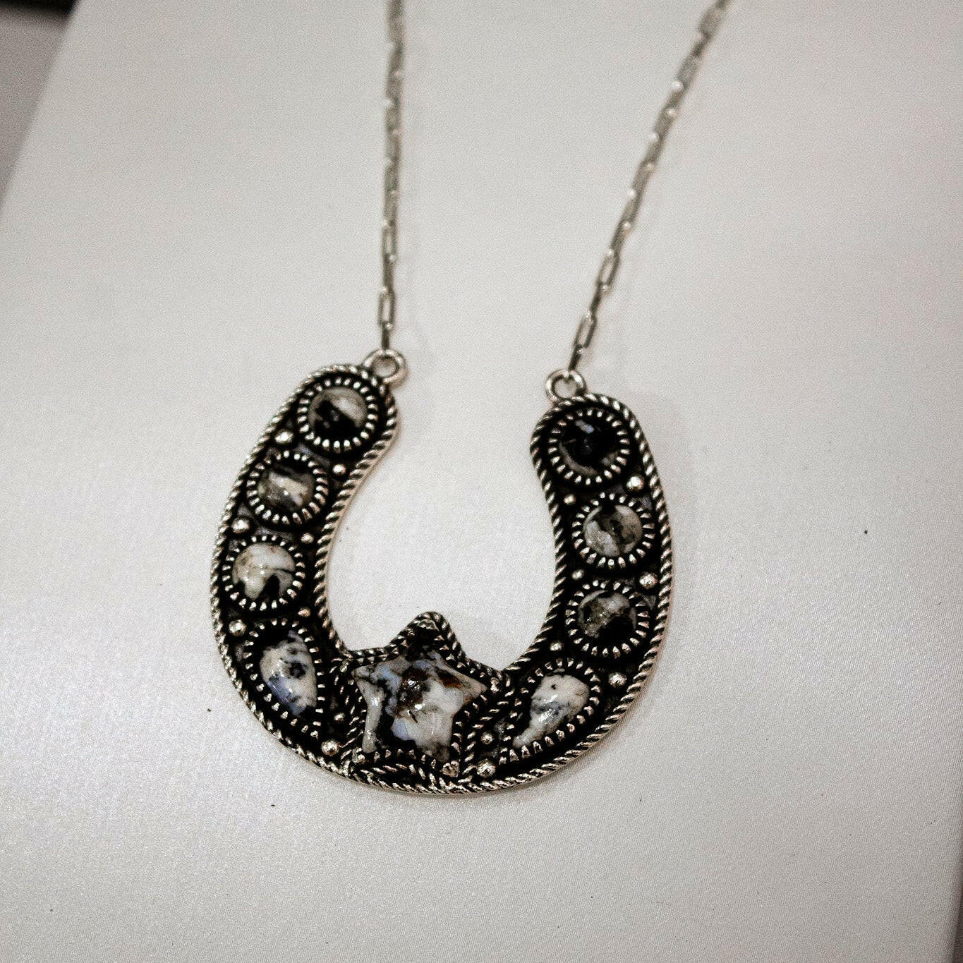 Desert Daze Horseshoe Necklace-Chain Necklaces-Krush Kandy, Women's Online Fashion Boutique Located in Phoenix, Arizona (Scottsdale Area)