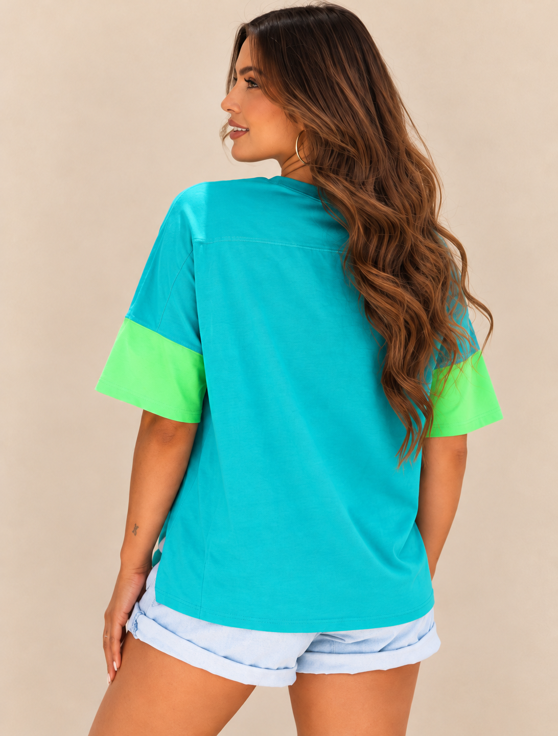 Turquoise Summer Style Portrait.png