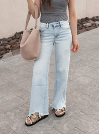 LA HIGH RISE WIDE LEG W/ DESTROYED HEM JEANS
