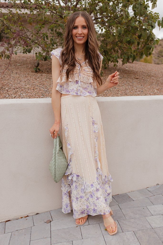 Woman in floral kimono outfit, denim jeans, boho style.